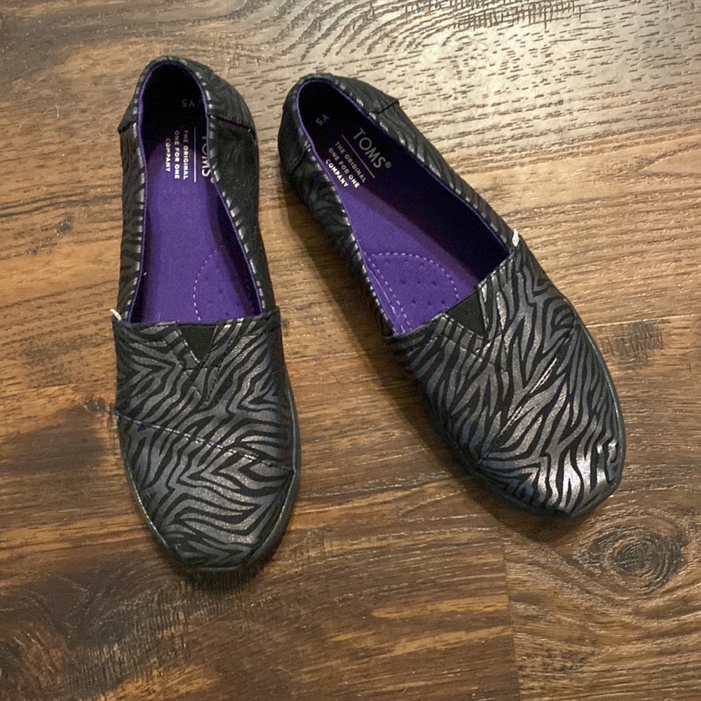 Tom’s Alpargata Black & Silver Shimmer Print Youth 5 (about women’s 7) Twins